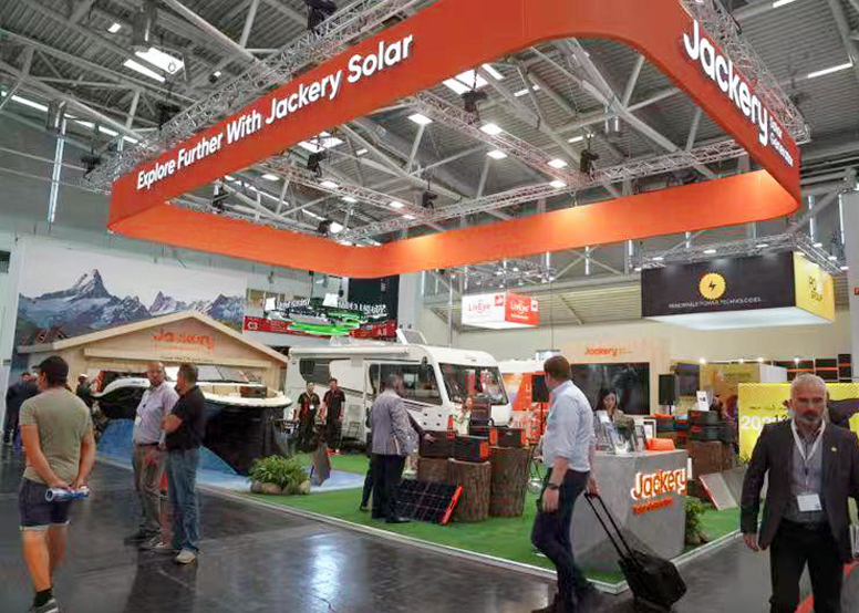 华宝新能携旗舰新品首秀全球最大光伏展，引领低碳新生活